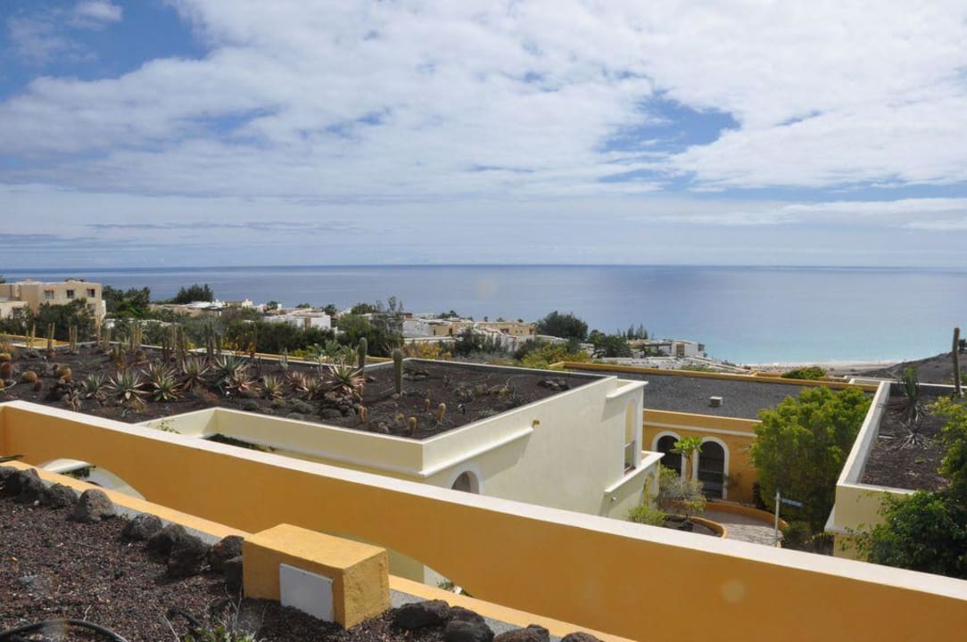Widok z placu basenowego AluaVillage Fuerteventura