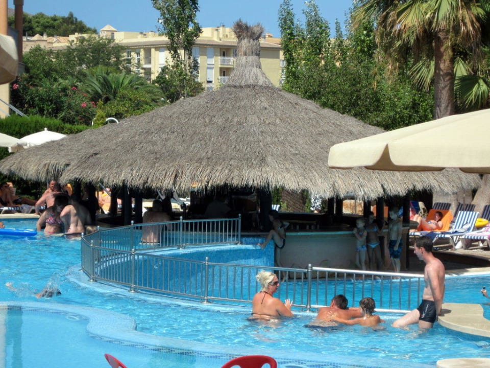 Blick auf die Poolbar allsun Hotel Lago Playa Park