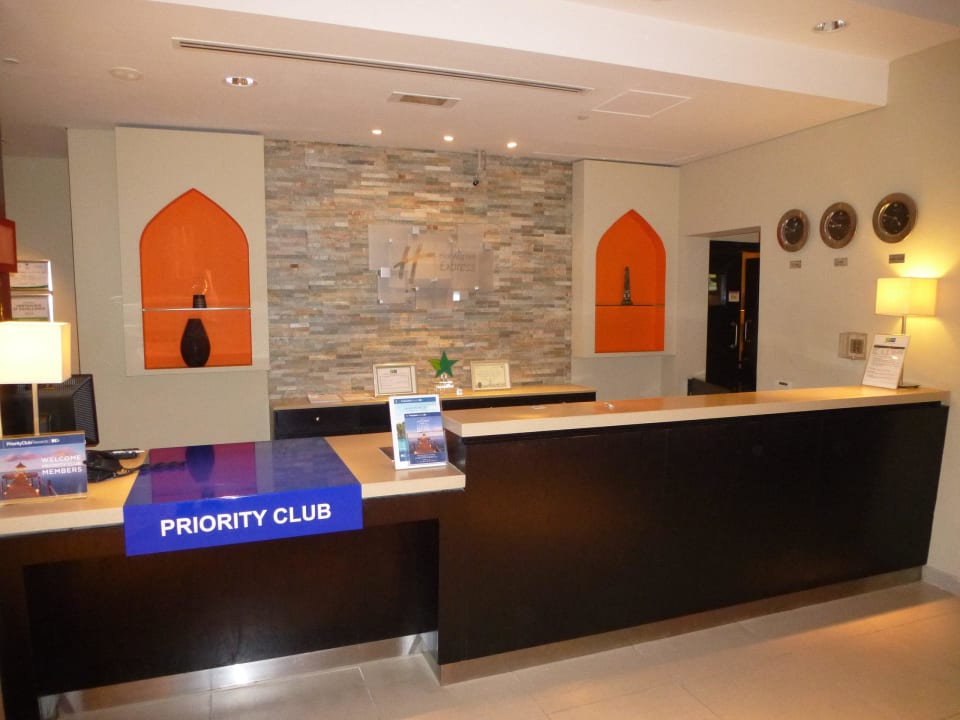 Rezeption Hotel Holiday Inn Express Jumeirah