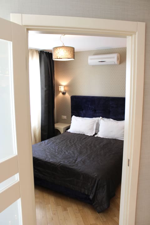 Blick duch die Schlafzimmer-Tür Partner Guest House Baseina Street