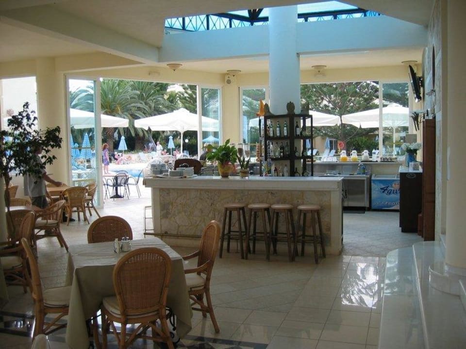 Poolbar und Frühstücksraum Kastalia Village & Saint Nikolas Hotel