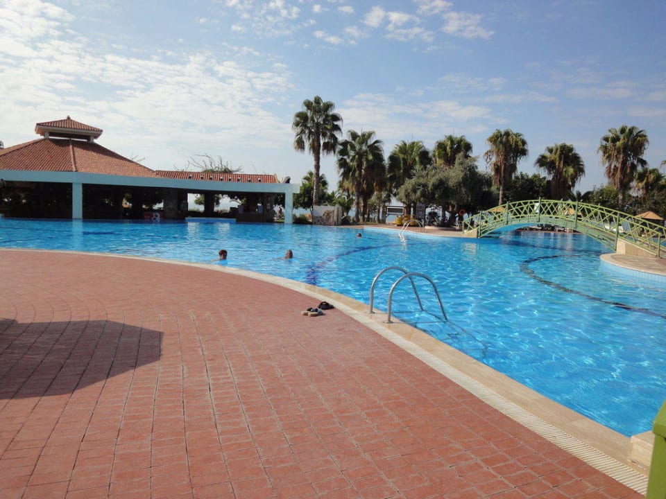 Pool mit Blick auf Pool Bar Hotel Defne Star