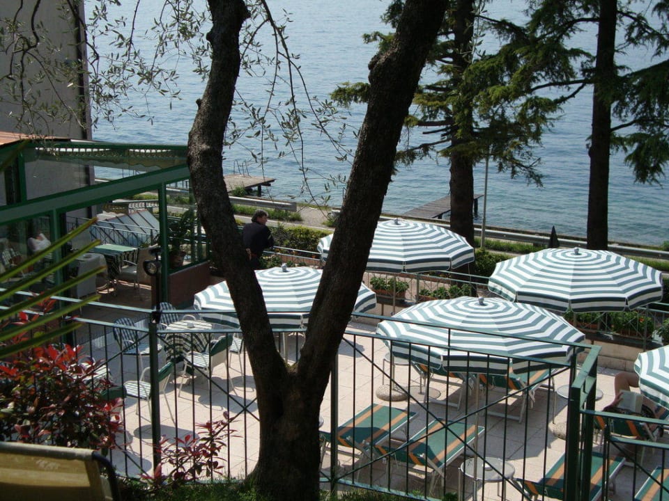 Die Terrasse mit Wintergarten Villa Carlotta
