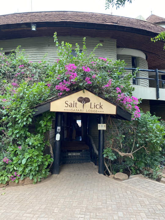 Lobby Taita Hills Safari Resort & Spa