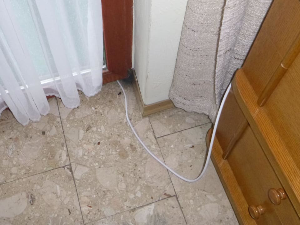 Sat-Zuleitung durch Terrassentür Sonnenmatte-Titisee B+B Hotel Guesthouse