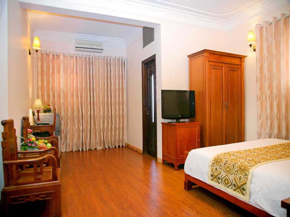 Deluxe room of Trung Nam Hai 1 Hotel, Hanoi Phoenix Palace Hotel Hanoi