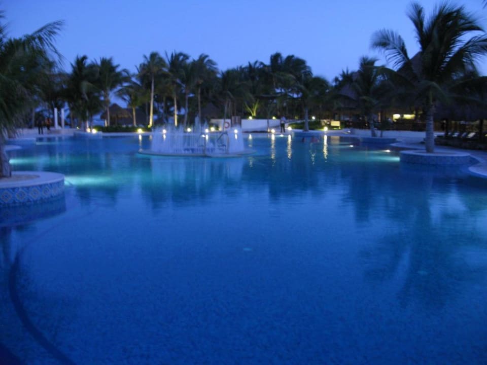 Pool am Abend Catalonia Royal Tulum Beach & Spa Resort - Adults only