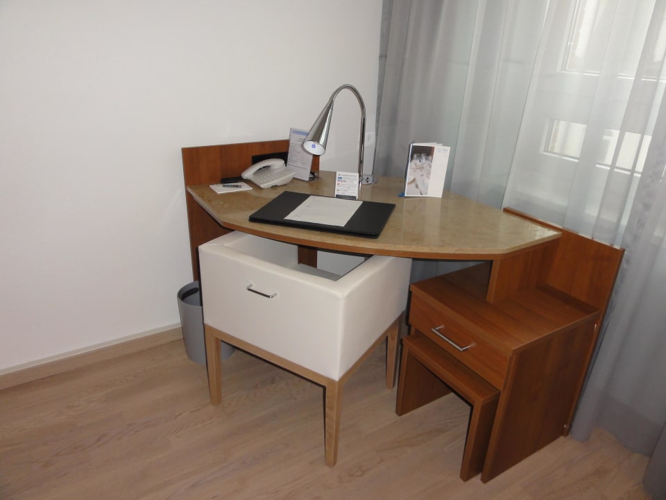 Schreibtisch Hotel NH Hamburg Altona