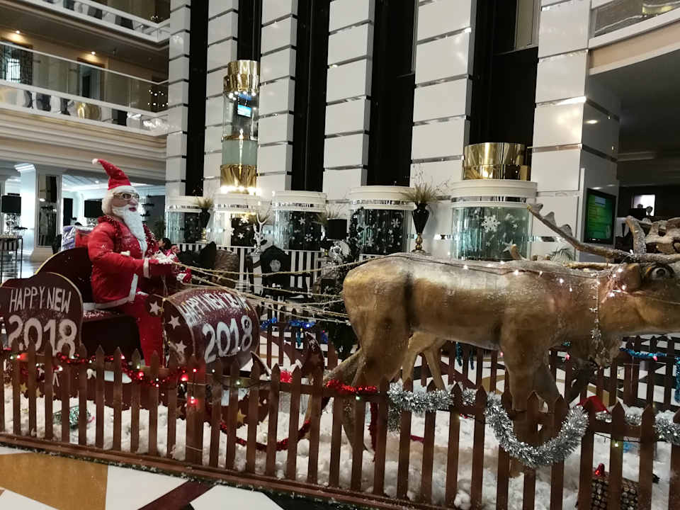 Weihnachtsdeko in der Lobby Hotel Delphin Imperial