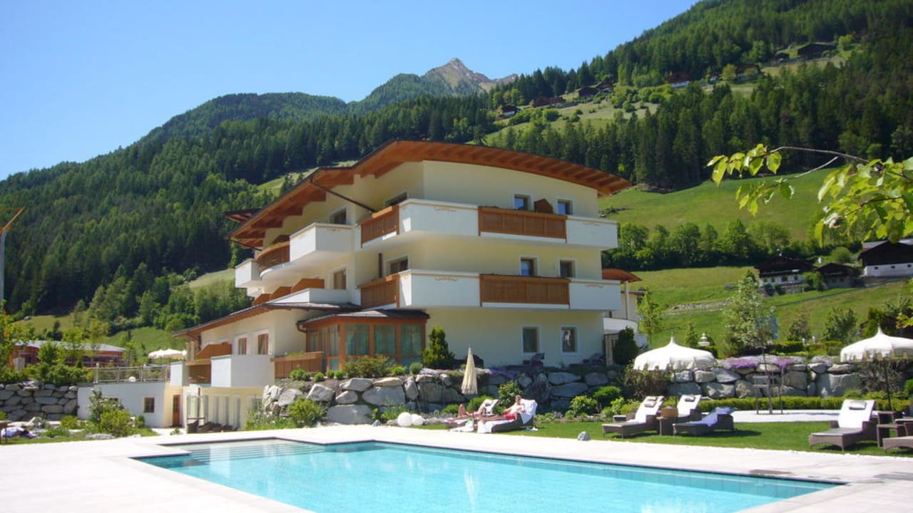 AP-Außenpool Alpenpalace Luxury Hideaway & Spa Retreat