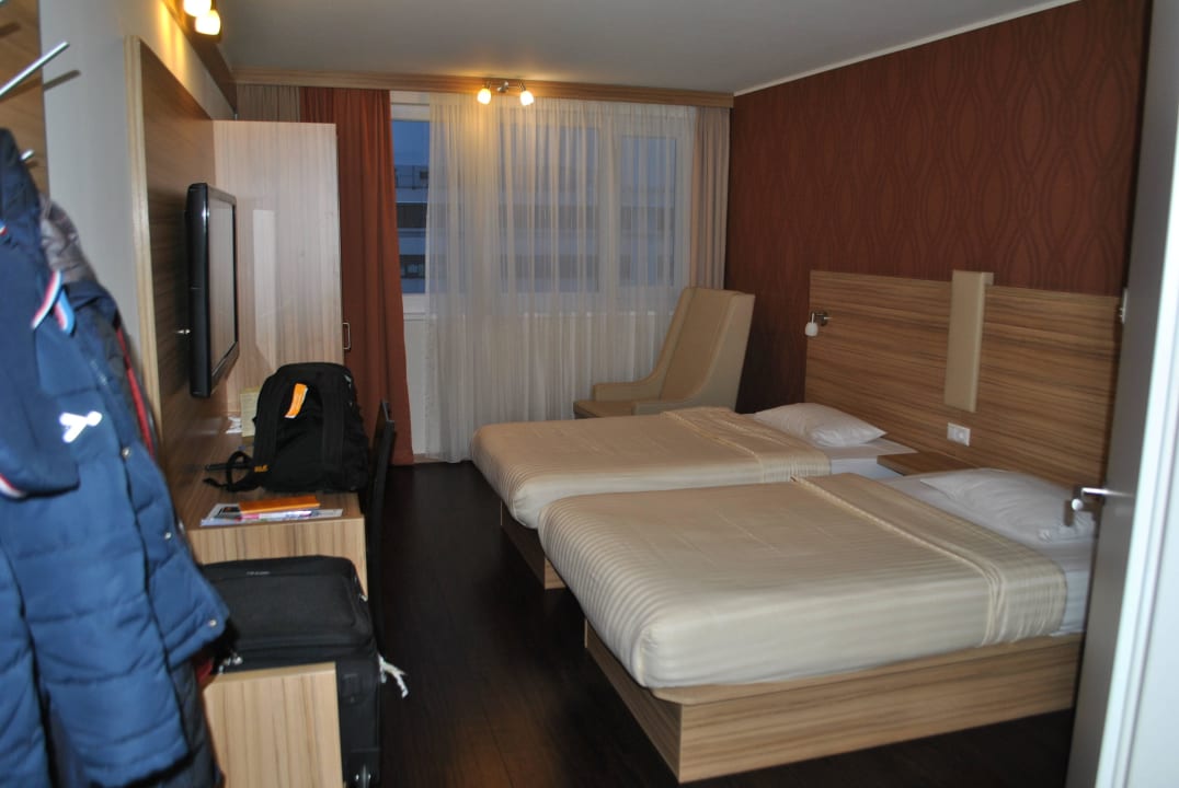 Zwei Betten in Überbreite Leonardo Hotel Vienna Schönbrunn