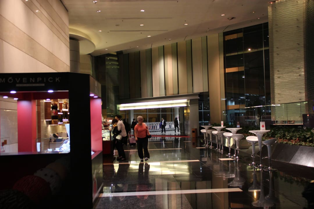 Übergang zum Terminal 1 von der 2. Etage Regal Airport Hotel