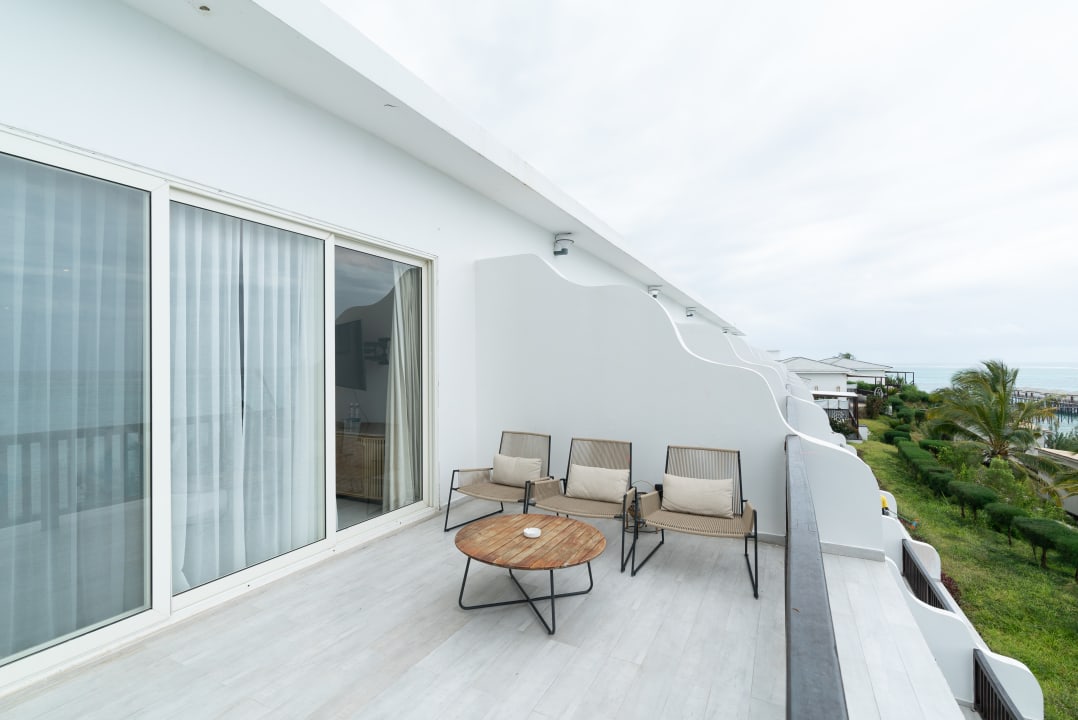 Zimmer Le Mersenne Zanzibar, Autograph Collection