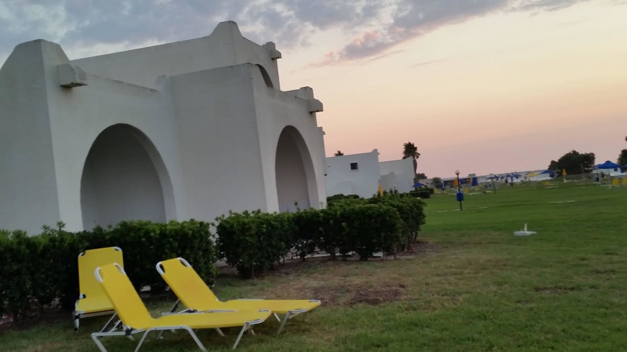 Liegewiese Aeolos Beach Hotel