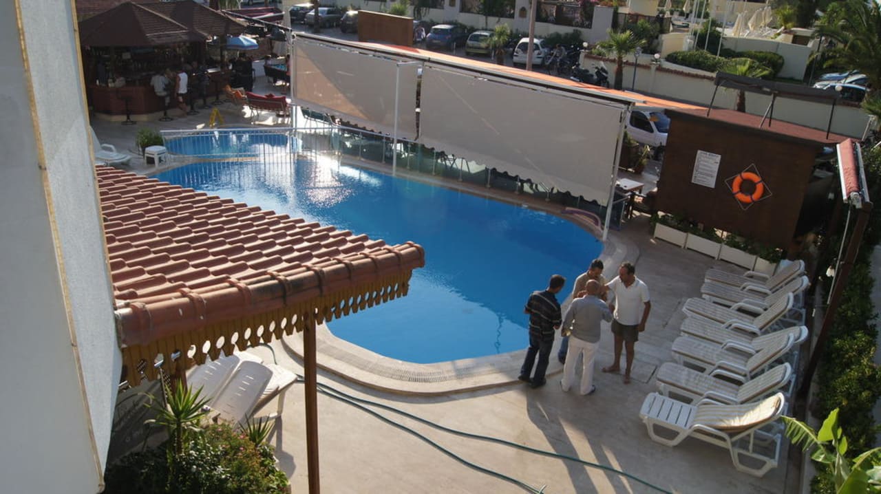 Widok na basen z pokoju Hotel Portofino