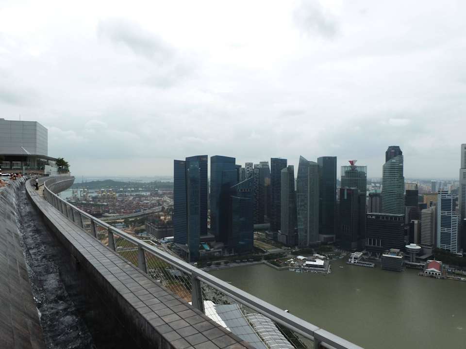 Widok z basenu Marina Bay Sands