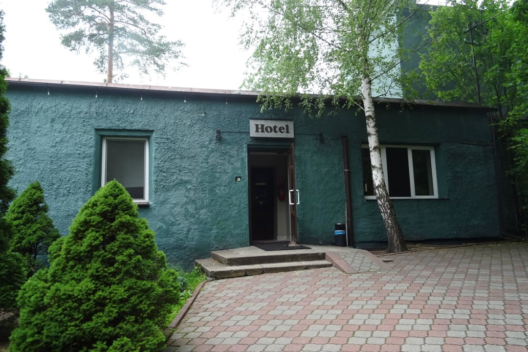 Eingang des Hotels Hotel Wilczy Szaniec