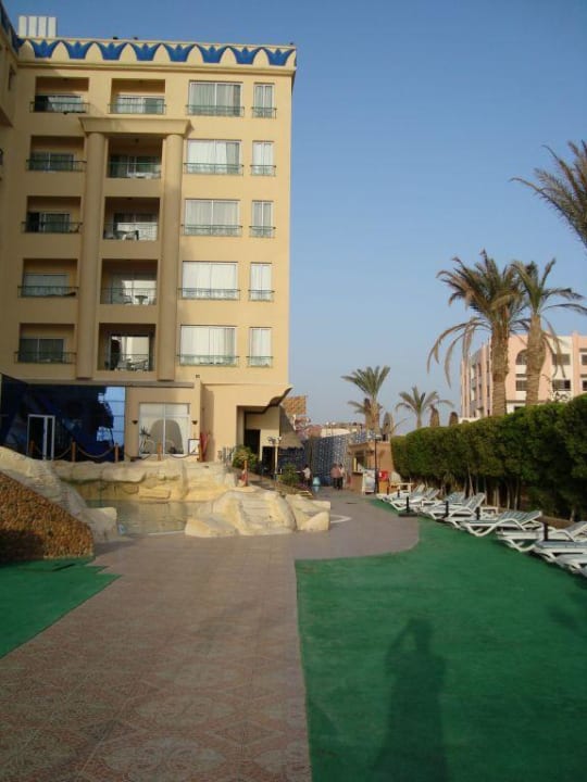 Widok hotelu King Tut Resort