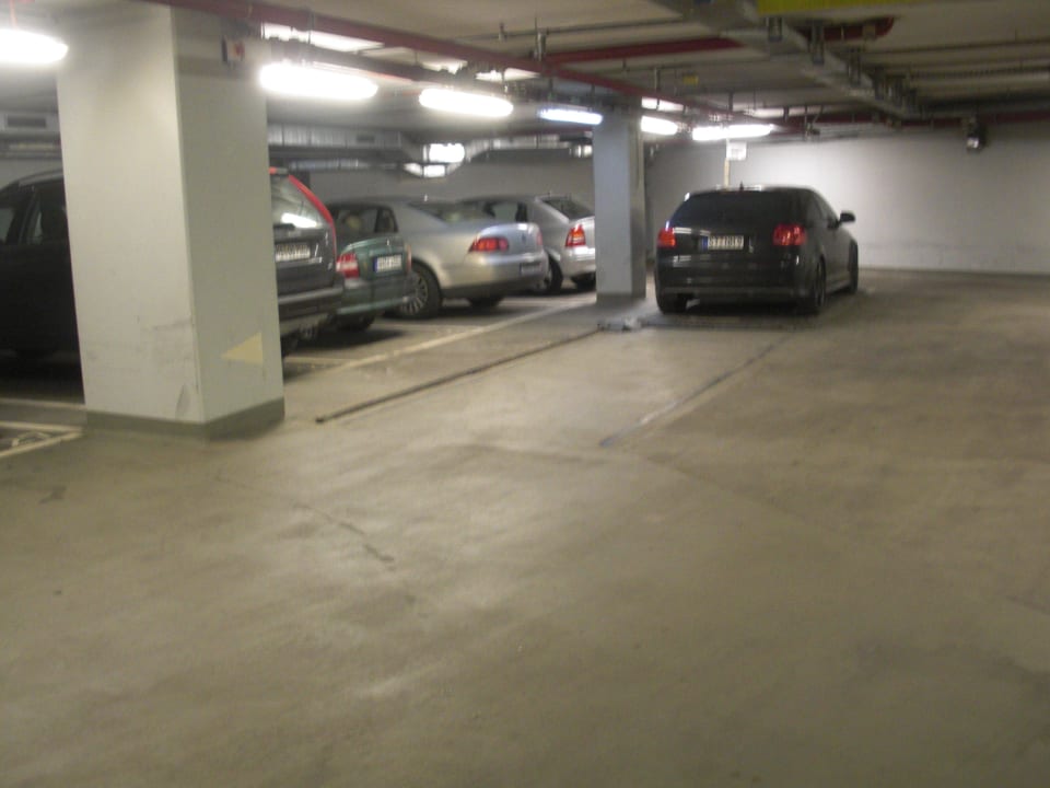 Hoteleigene Tiefgarage INNSIDE by Meliá Frankfurt Eurotheum