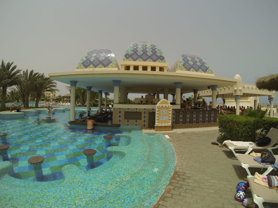 Pool bar Hotel Riu Karamboa