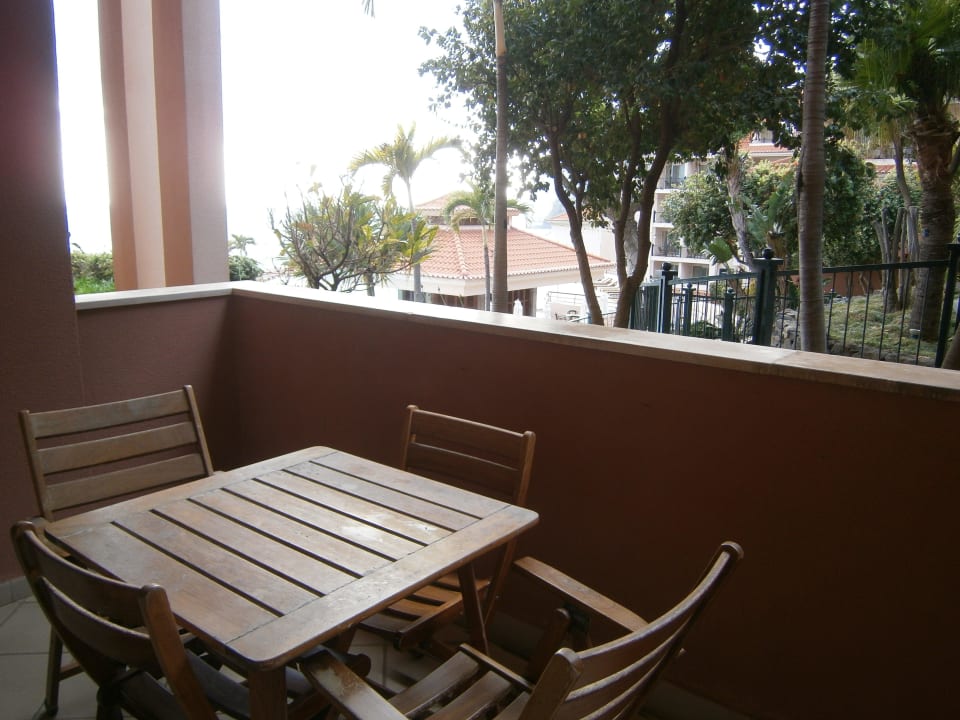 Balkon: 2 große Stühle % 2 kleine zum Füßedrauflegen Pestana Royal Premium All Inclusive Ocean & Spa Resort