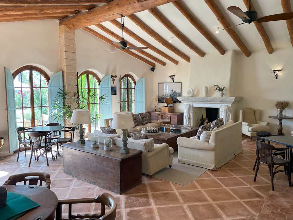 Lobby Hotel La Reserva Rotana