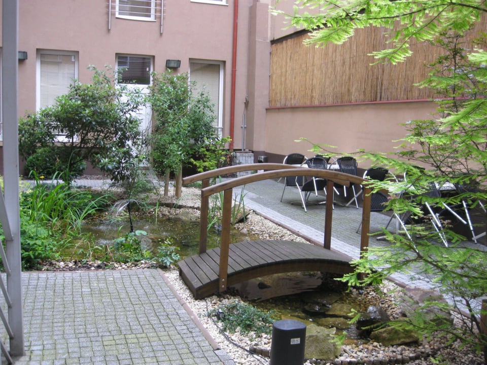 Innenhof- Raucherzone Six Inn Hotel Budapest
