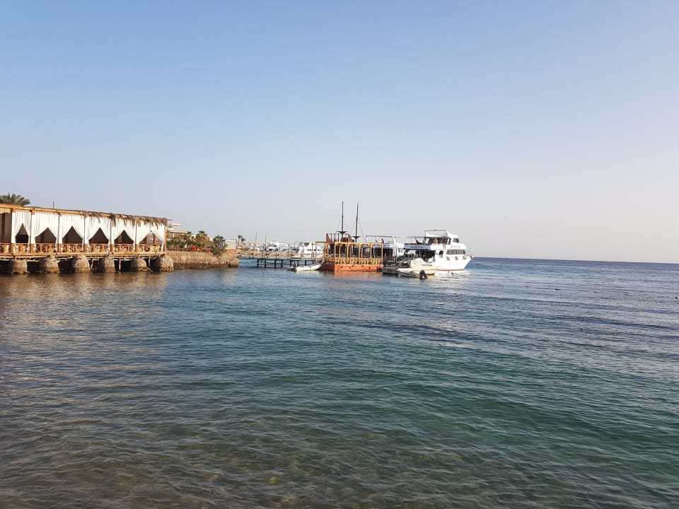 Von meinem Strandplatz auf die Caribian Bar Bella Vista Resort Hurghada