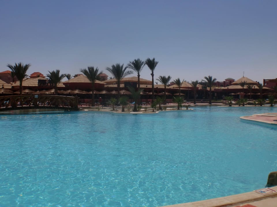 Самый большой бассеин на всей территории Pickalbatros Aqua Park Resort - Hurghada