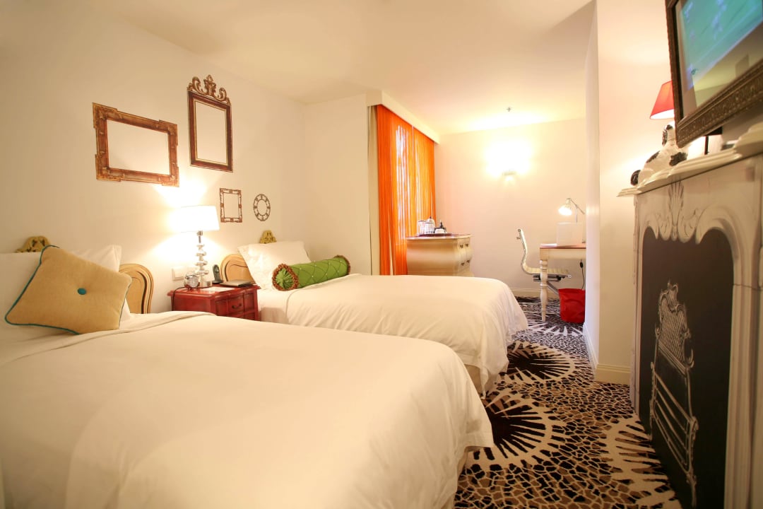 Superior Twin Room The Luxe Manor