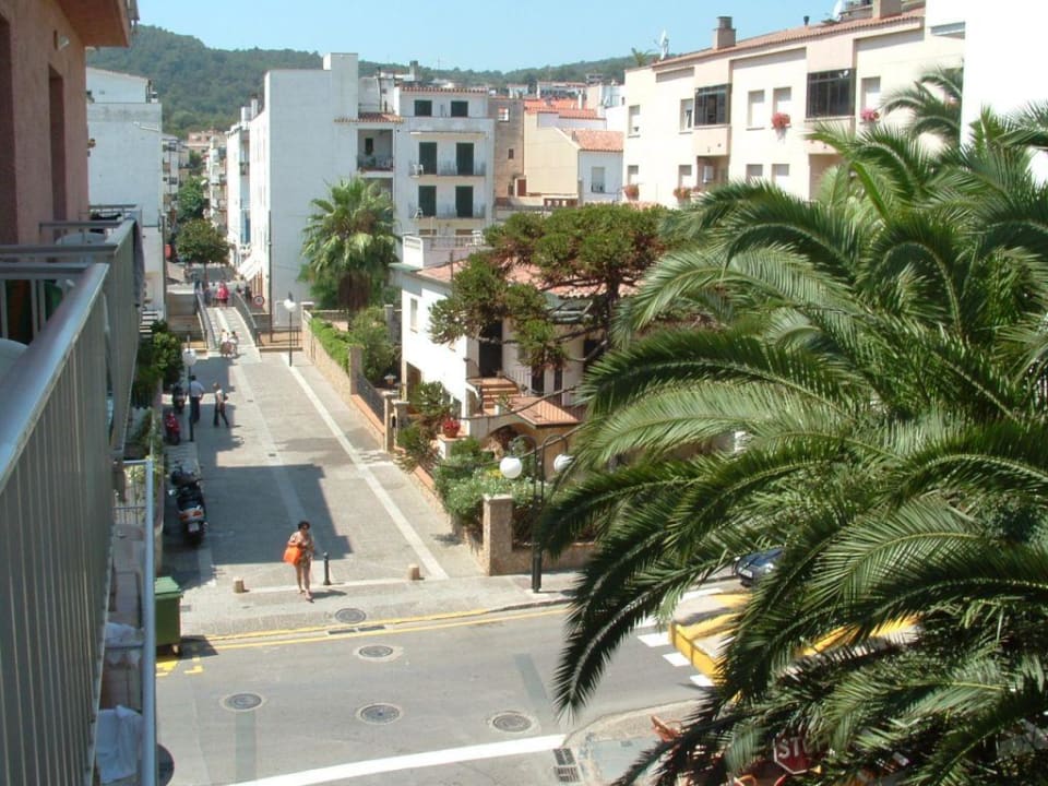 Widok z balkonu Hotel Tossa Beach