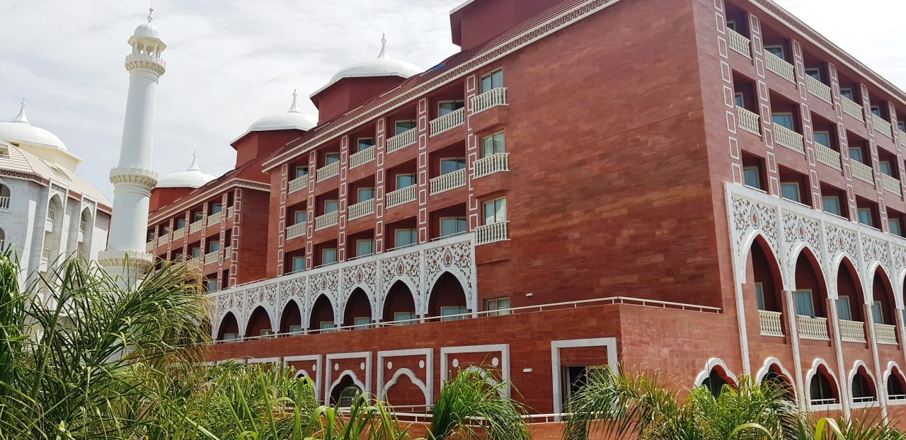 Seitlich gesehen Royal Taj Mahal Hotel