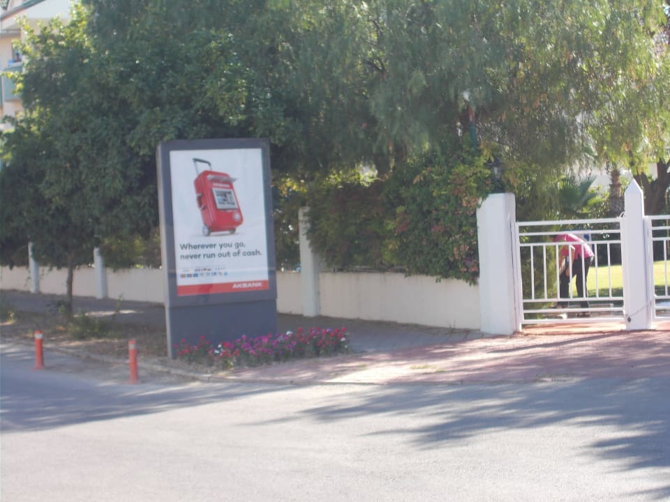 Weg zum Strand Side Breeze Hotel