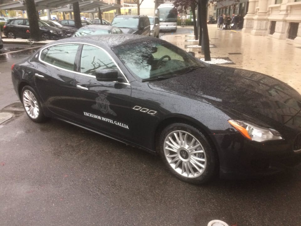 Maserati an der Tür (Hotel-Shuttle) Excelsior Hotel Gallia - Luxury Collection