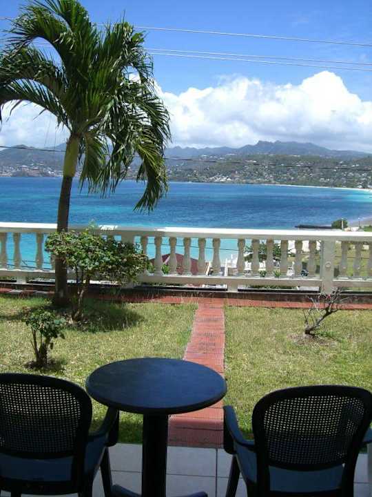 Blick über unsere Terrasse Hotel The Flamboyant