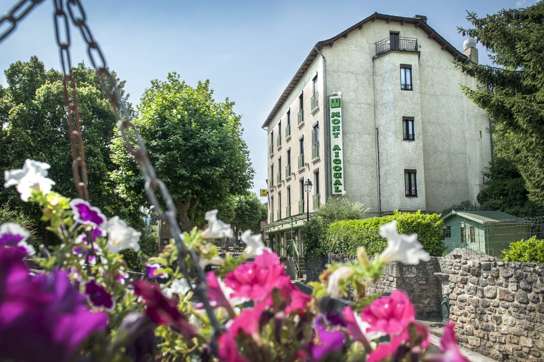 Außenansicht Hotel Logis le Mont Aigoual