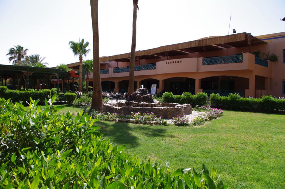 Der Platz um den Brunnen wurde neu gestaltet. Giftun Azur Resort