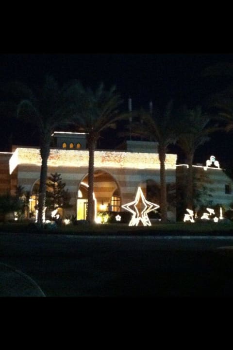 Blick von vorne aufs Hotel TUI MAGIC LIFE Kalawy