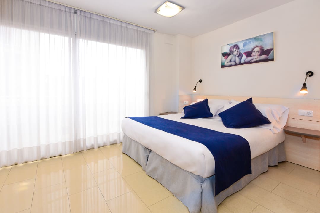 Zimmer Neptuno Apartaments