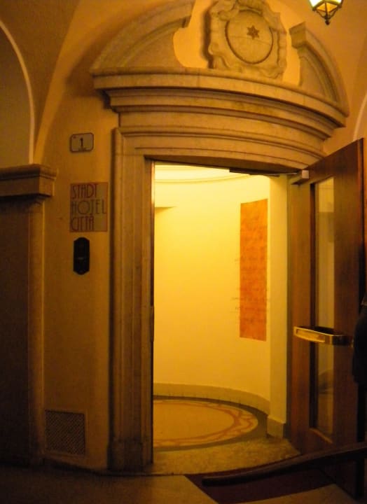 Wejście główne Stadt Hotel Citta