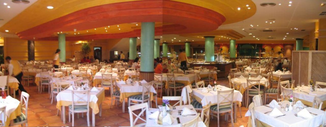 Großes Restaurant im Untergeschoß allsun App.-Hotel Albatros