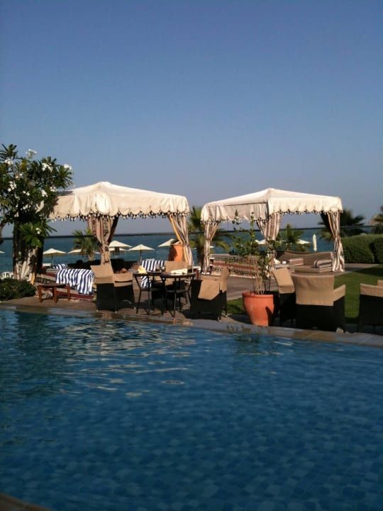 Pavillons beim Pool, toll zum Entspannen Radisson Blu Resort Fujairah