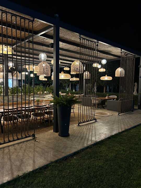 Gastro Crystal Springs Beach Hotel