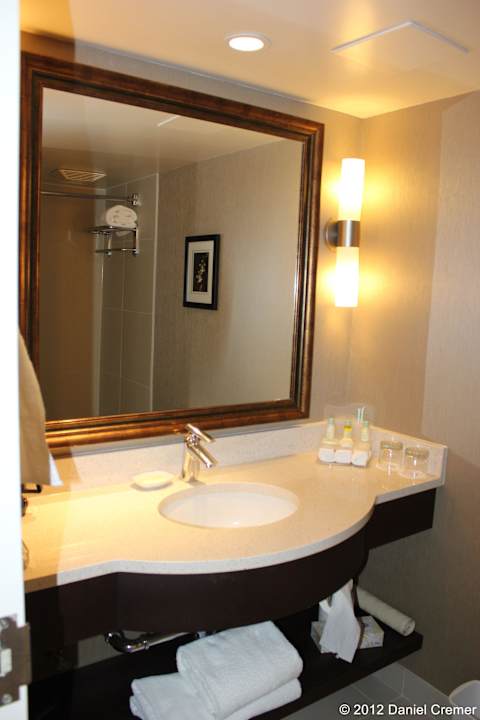 Bad mit Dusche Pacific Gateway Hotel at Vancouver Airport