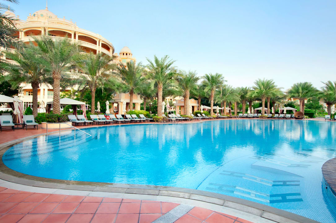 Hotel pool Kempinski Hotel & Residences Palm Jumeirah