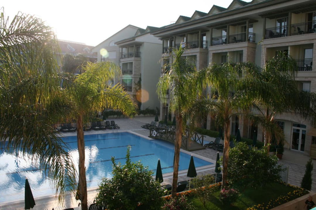 Ausblick zum Pool Dobedan Beach Resort Comfort