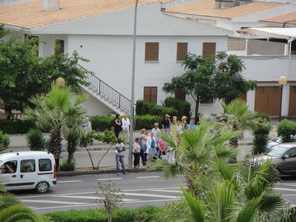 Bushaltestelle gegenüber Las Gaviotas Suites Hotel