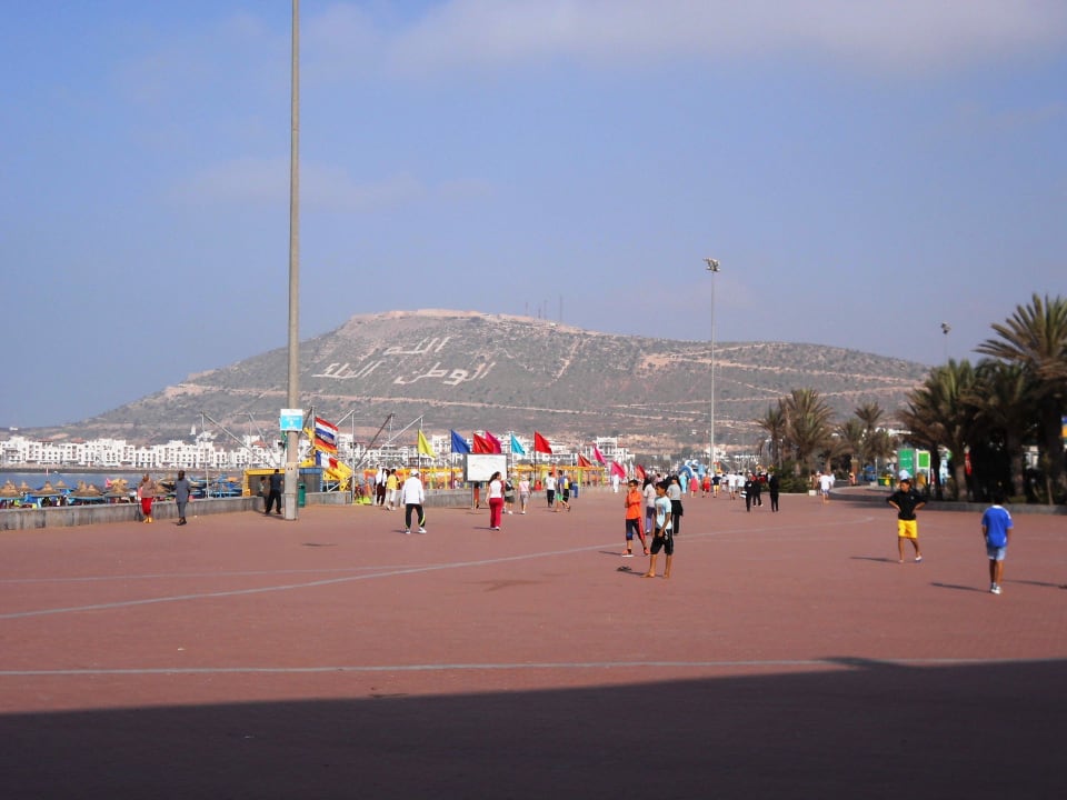 Sehr schöne lange Strandpromenade Best Western Odyssee Park Hotel