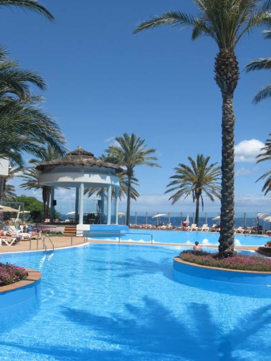 Poolanlage des Hotels Pestana Grand Ocean Resort