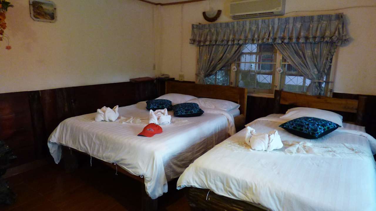 Relativ klein, nur alte Fernseher Hotel Saiyok River House